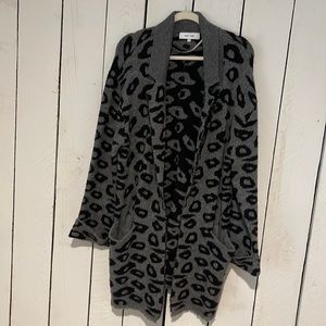 Its’s sweater weather!! Cozy leopard print sweater